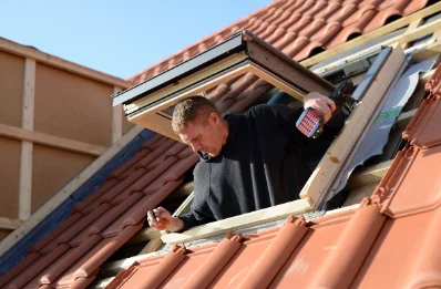Pose de fenêtres de toit Velux à Thèbe
